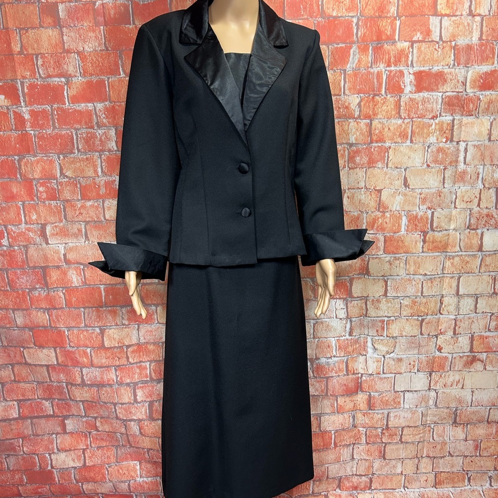 Vintage 2-Piece Satin Trimmed‎ Blazer Skirt Suit